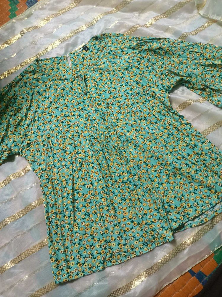 Floral Print Top - Flowy Fit