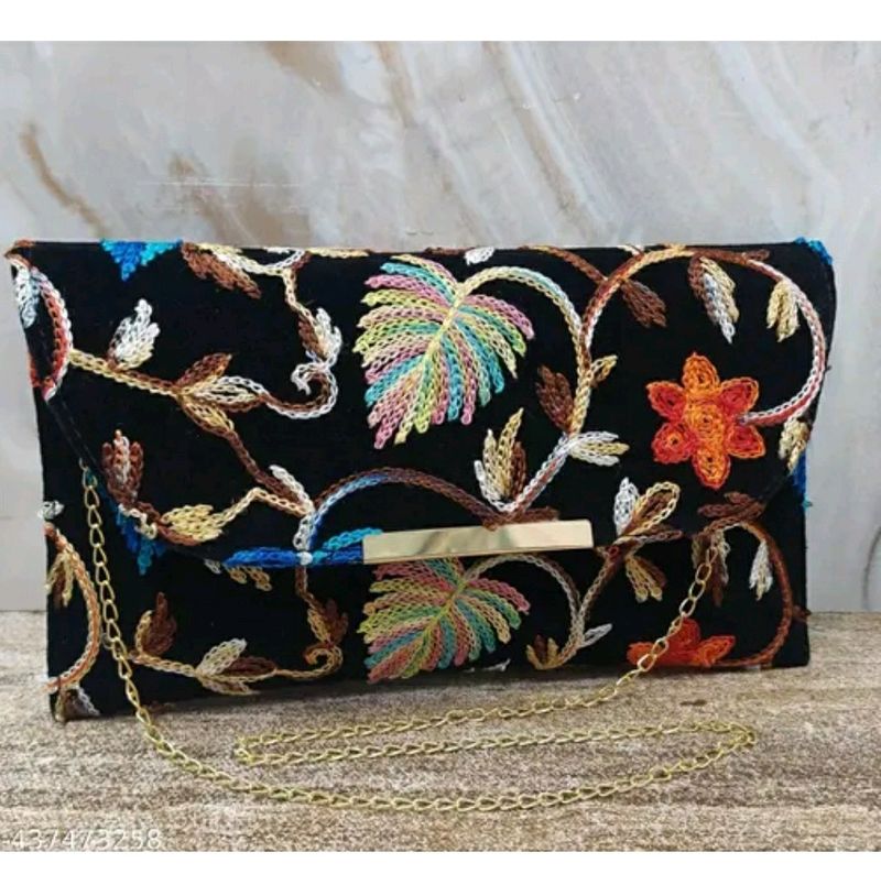 FASHIONABLE WOMEN&#39;S LATEST CLUTCH (Totally New)