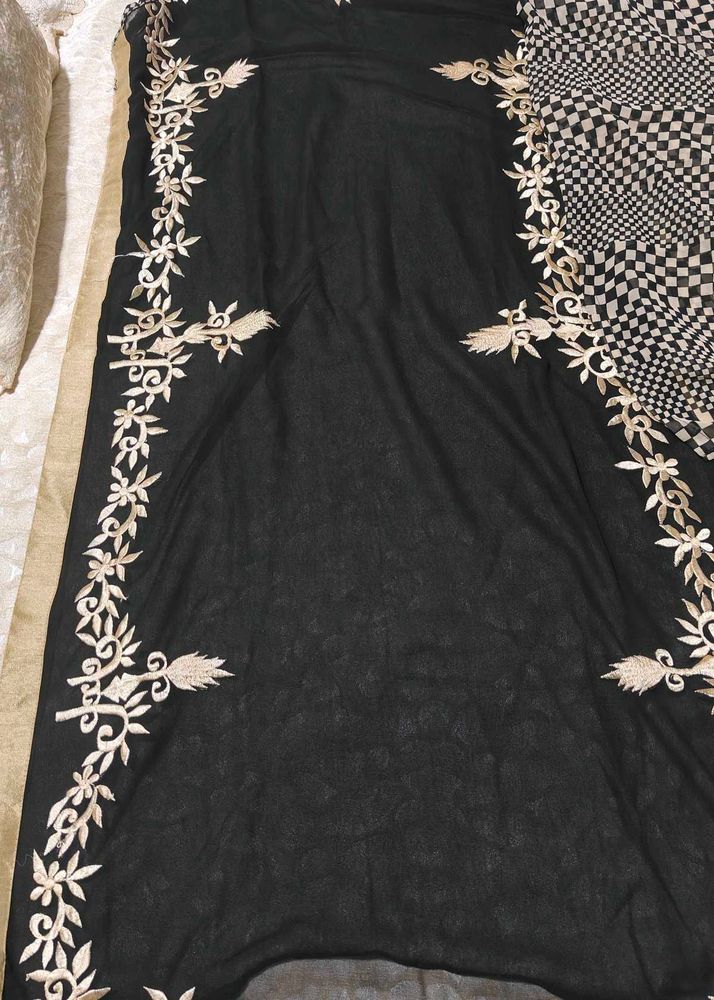 Elegant Embroidery kurta with inner