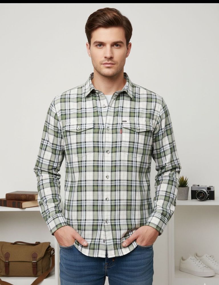 Levi&#39;s Plaid Flannel Shirt