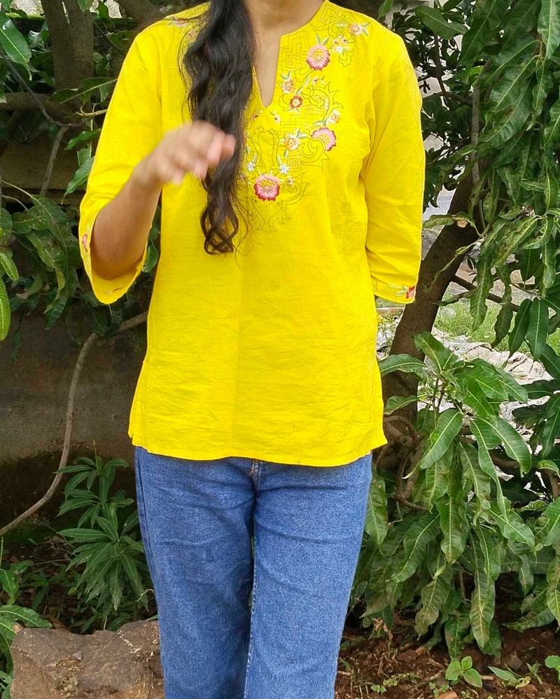 Combo Of 2 Kurtis 💛🩷