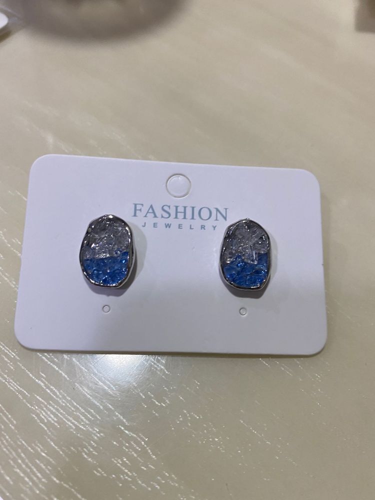 Brand New Earrings… I’m The Seller