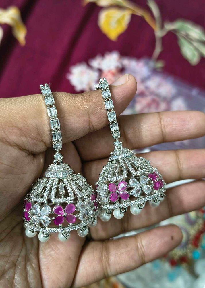 Floral Jhumka Earrings *With a defect* nd Mangtika