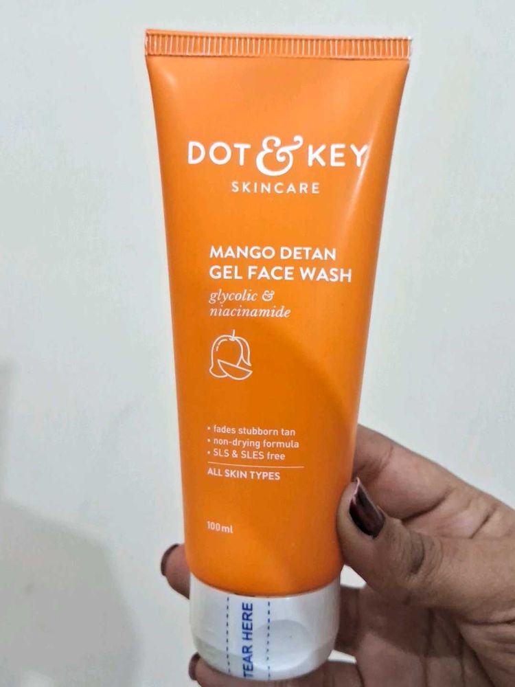 Dot &amp; Key Mango Detan Face Wash