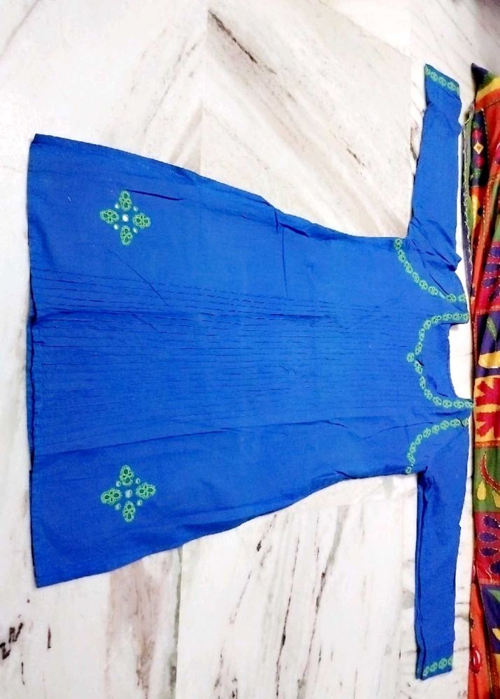 Shuttle Flowers Embroidery Kurti