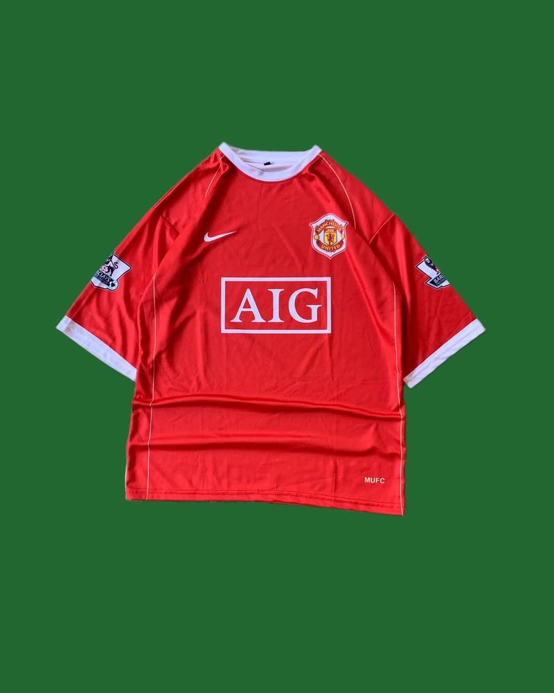 Manchester United Fivesleeve Jersey.Size (L)