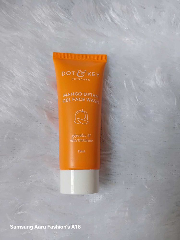 Dot &amp; Key Mango Detan Face Wash