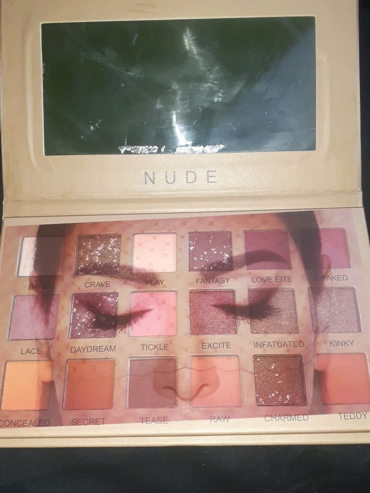 NUDE EYESHADOW PALETTE