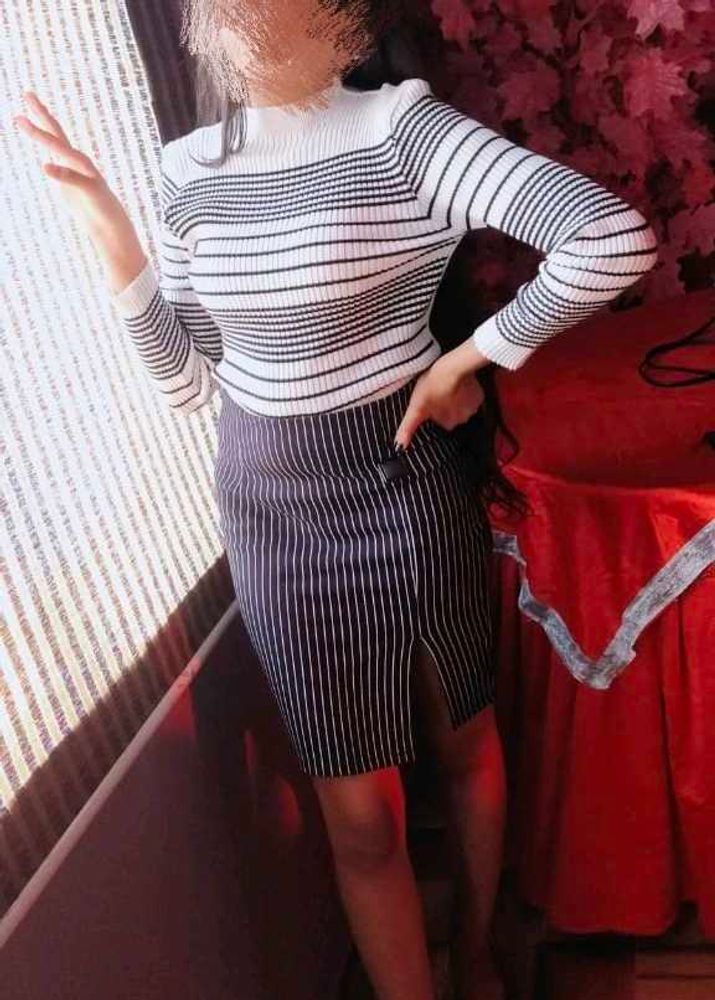 Striped pencil Skirt Outfit