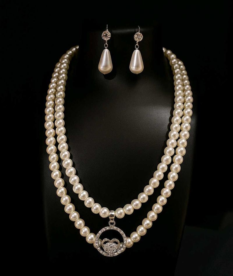 White pearls necklace set with cute chunky earring