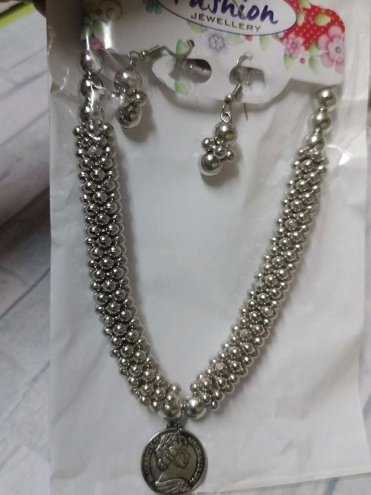 Silver Jwellery Set With Earrings
