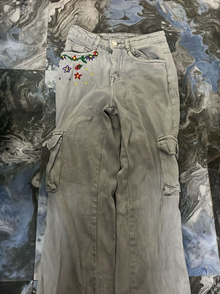 Embroidery Cargo Pants