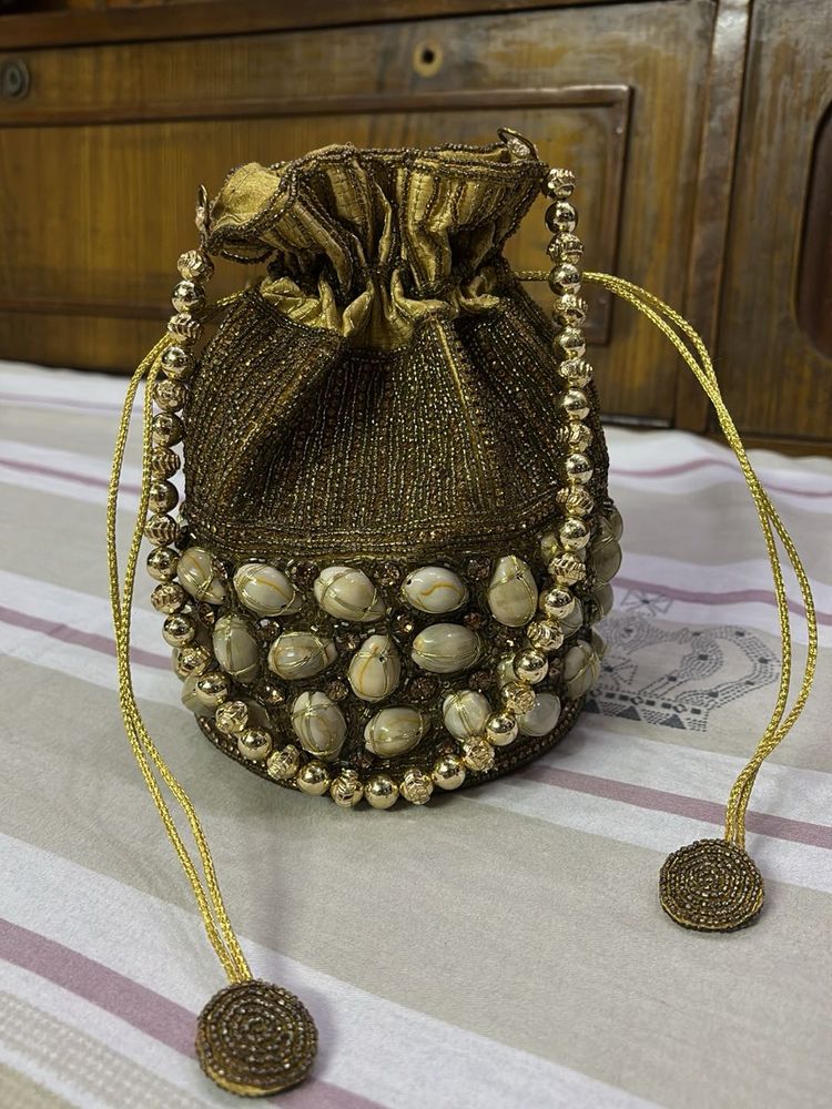 POTLI SIZED GOLD POUCH