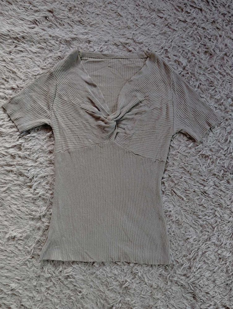 Ribbed Knotted Top