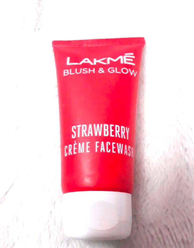 Lakme Strawberry Facewash