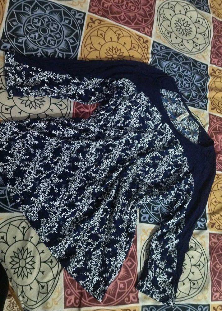 Pretty Nevy Blue Top💙