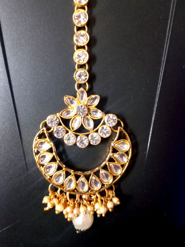 Beautiful Kundan Work Maang Tika