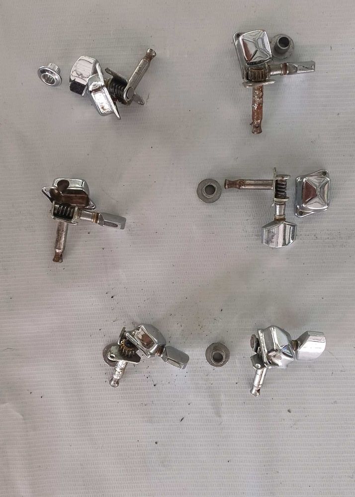 Guitar Tuning Pegs