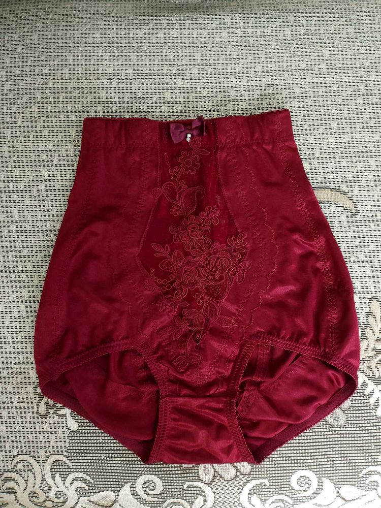 Elegant High-Waisted shapewear.