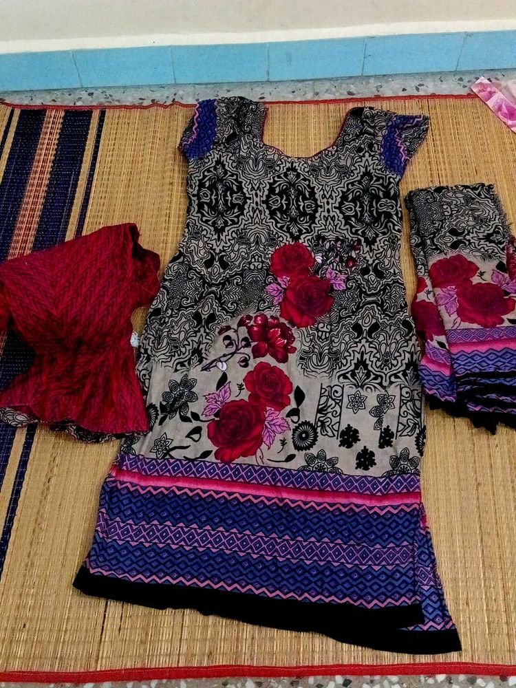Salwar Suit With Duppata For Donation