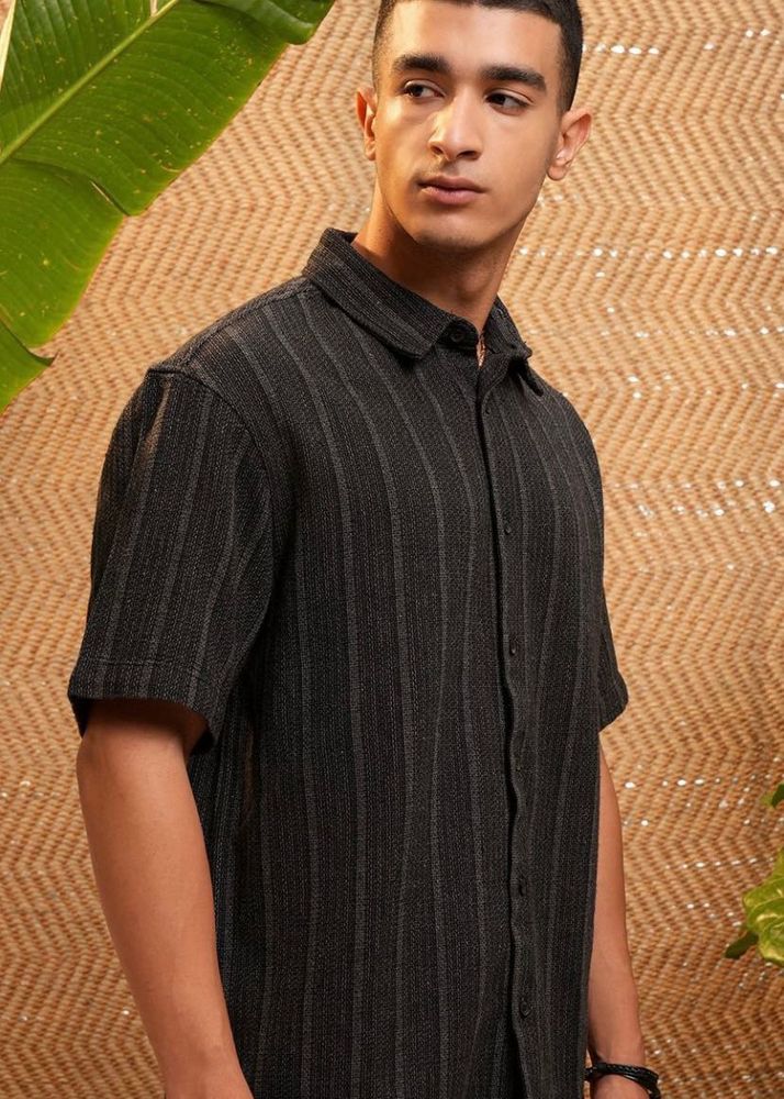 HIGHLANDER Men Regular Fit Vertical Striped Shirt