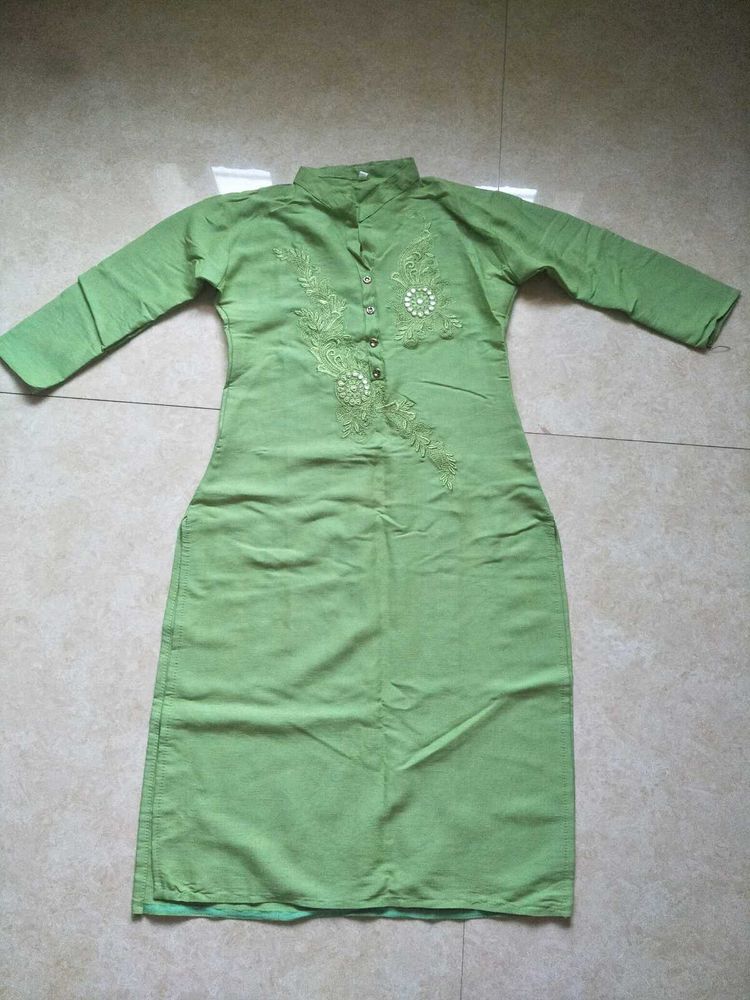 Green Embroidered Kurta