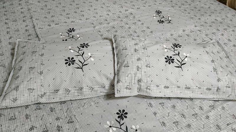 New Grey Bedsheet With Free One Pair 🧦😉