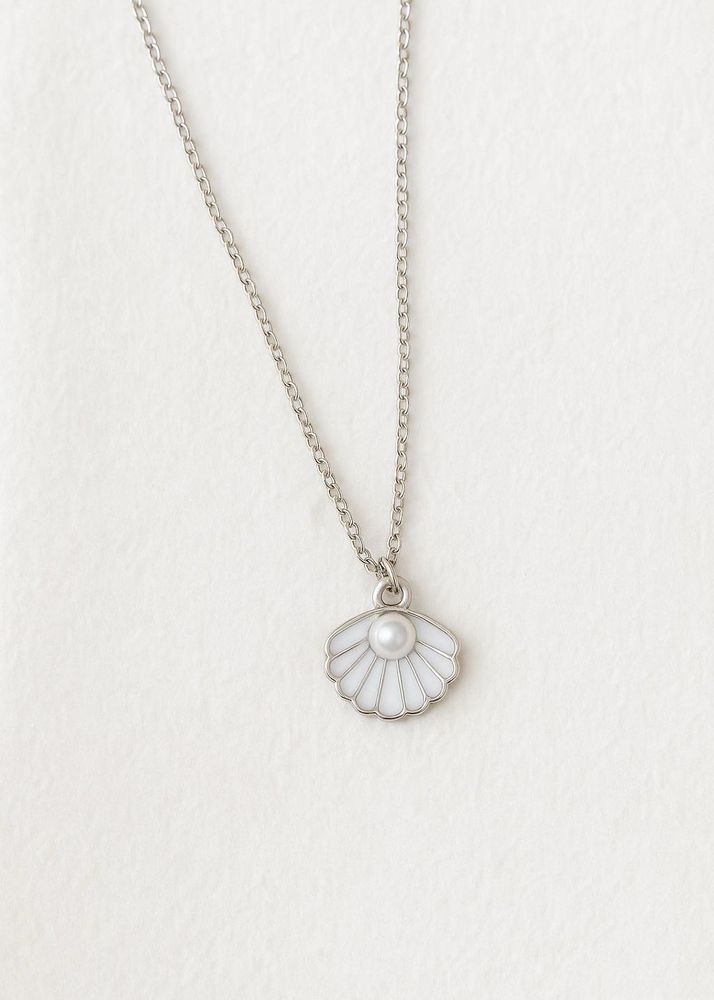 Shell Pearl Necklace