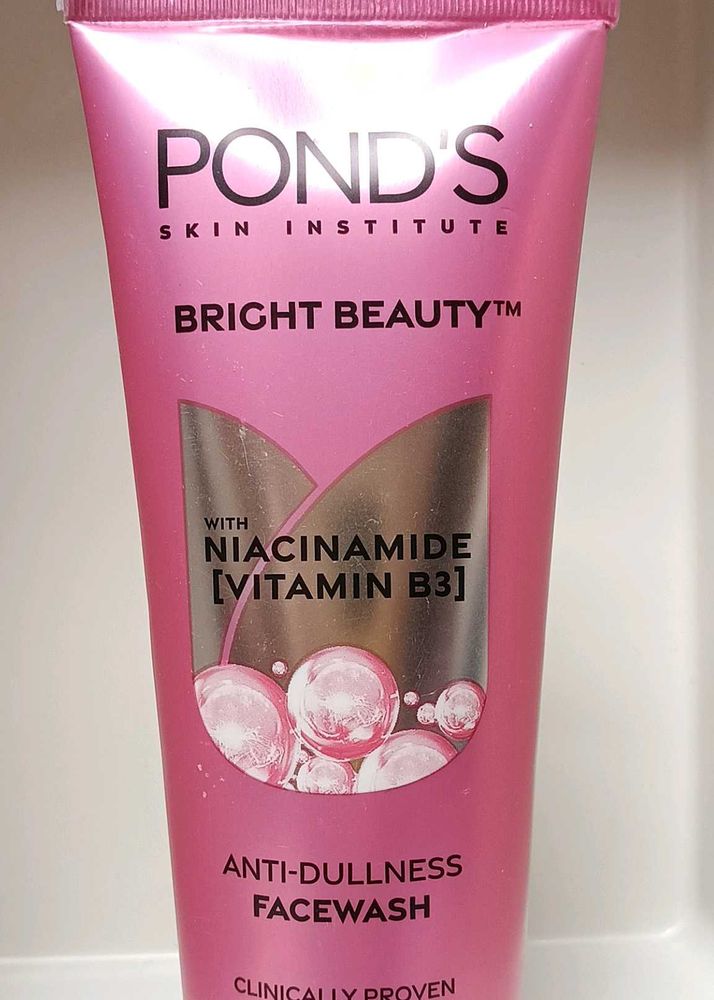 Pond&#39;s Bright Beauty Facewash