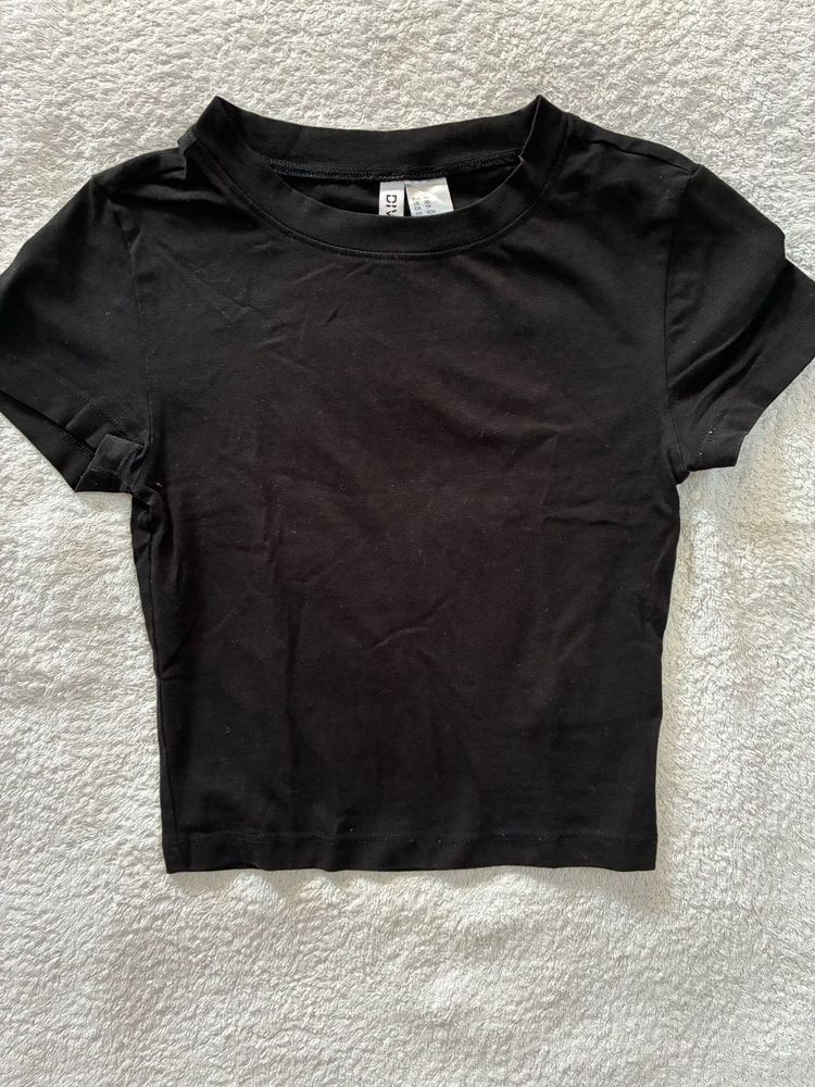 H&amp;M Black Cropped Tee
