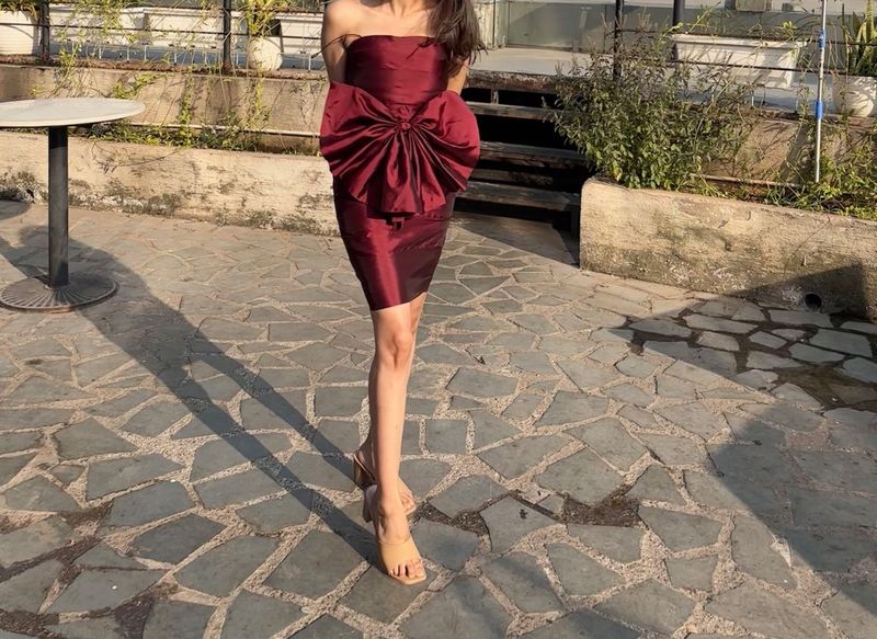 Chic Burgundy Party Dress
