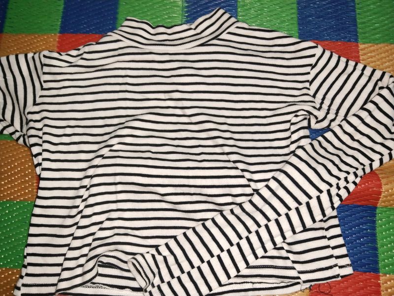 Black And White Stripes Crop Top