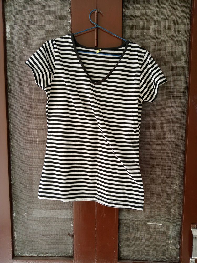 Black &amp;White Strip Tshirt