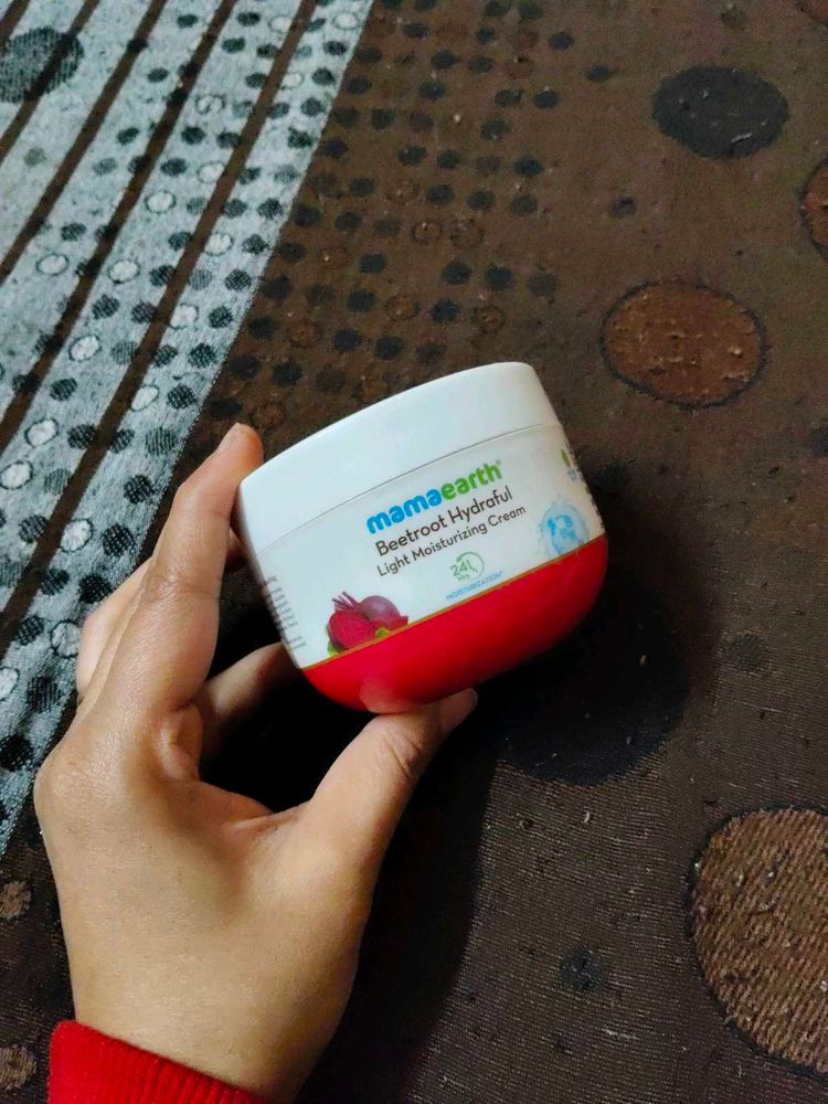 Mamaearth Beetroot Moisturizing Cream