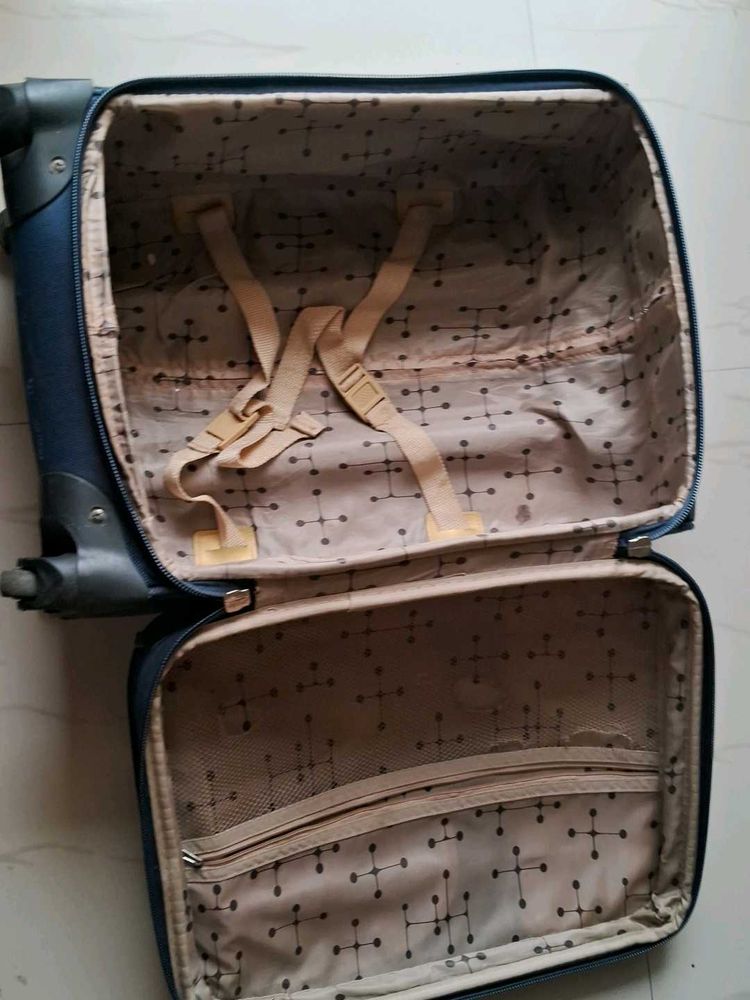 Travel suitcase
