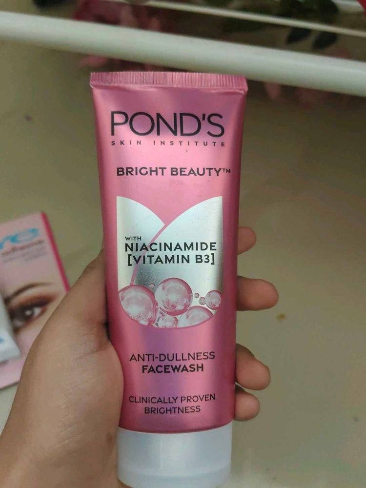 Pond's Bright Beauty Facewash