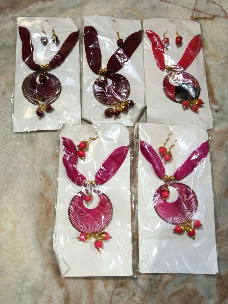 Beautiful Party Waer handcrafted Necklace With Earrings