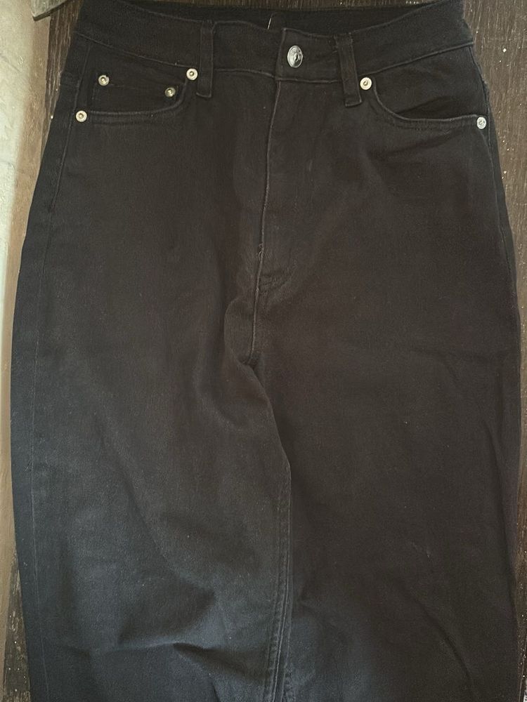 Black High-Waisted mom Jeans