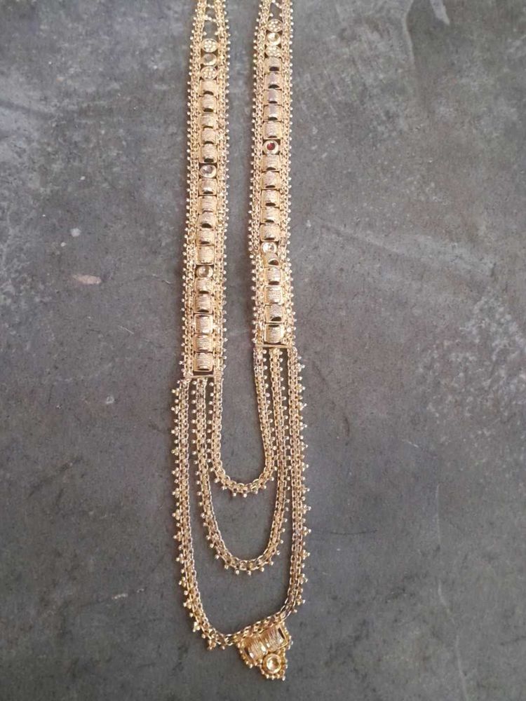 Elegant Gold Layered Necklace