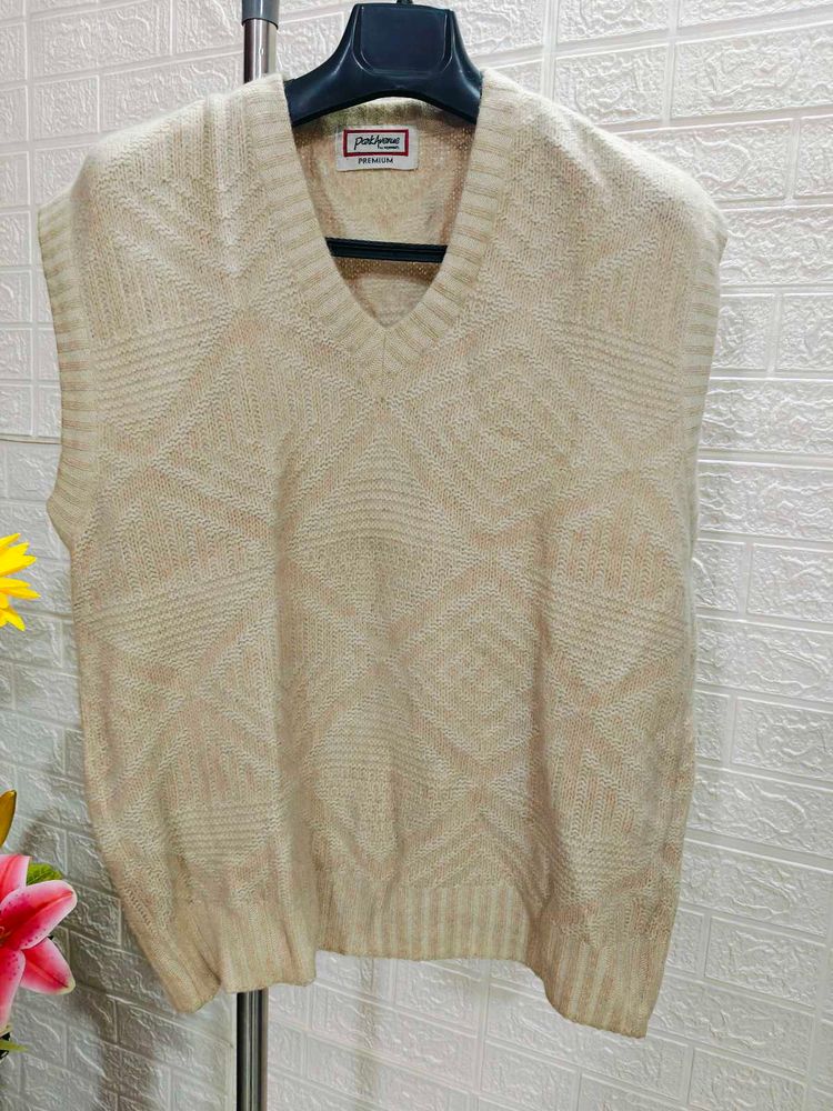 Sleevless Woolen Sweater