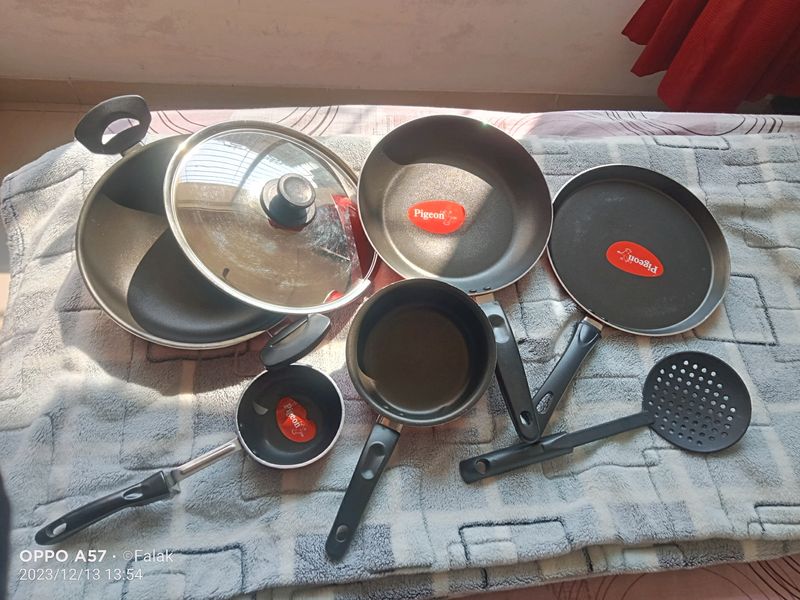 Brand New 7 Pieces Non Stick Cookware Set