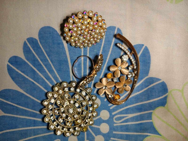 Vintage Brooch Set