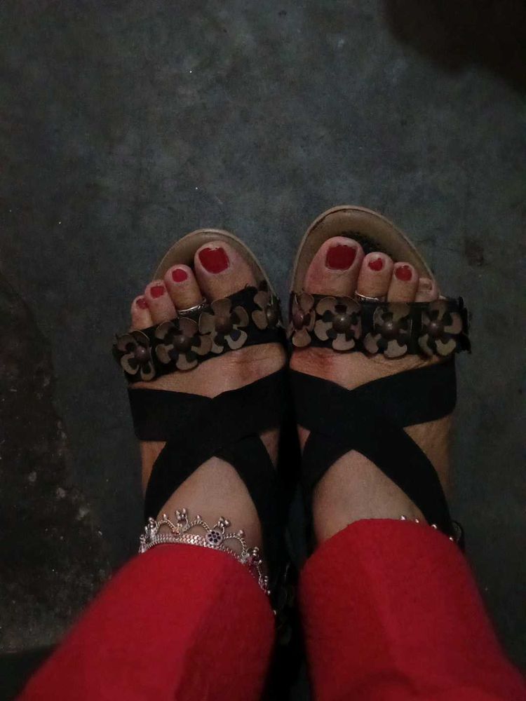 Criss Cross Black Sandals