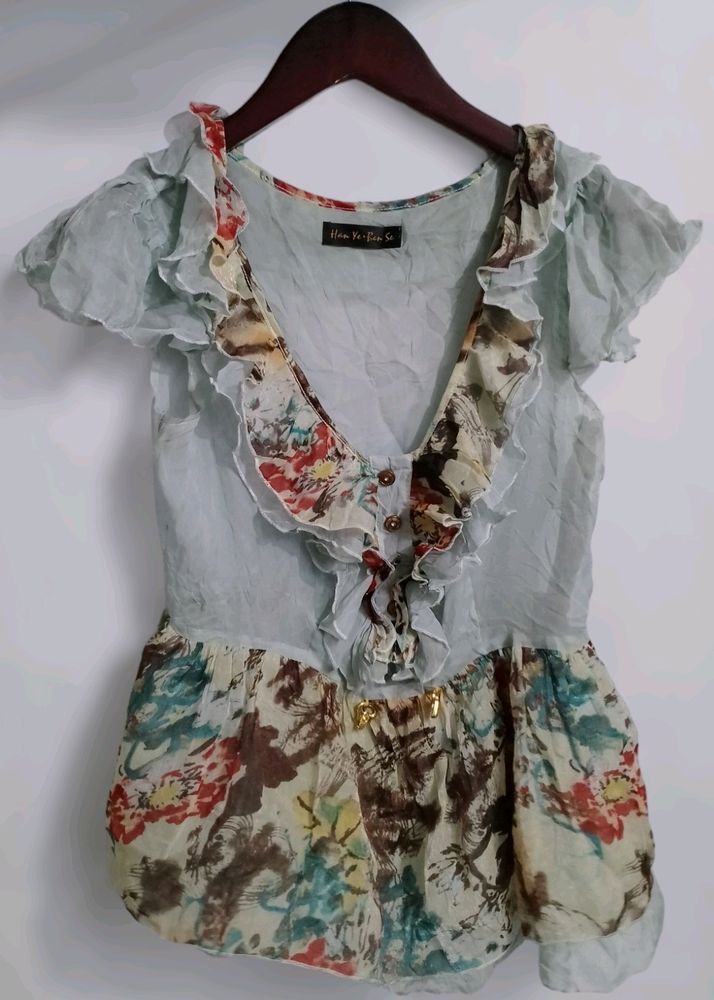Han Ye Ben Se Floral Ruffled Sleeve Top