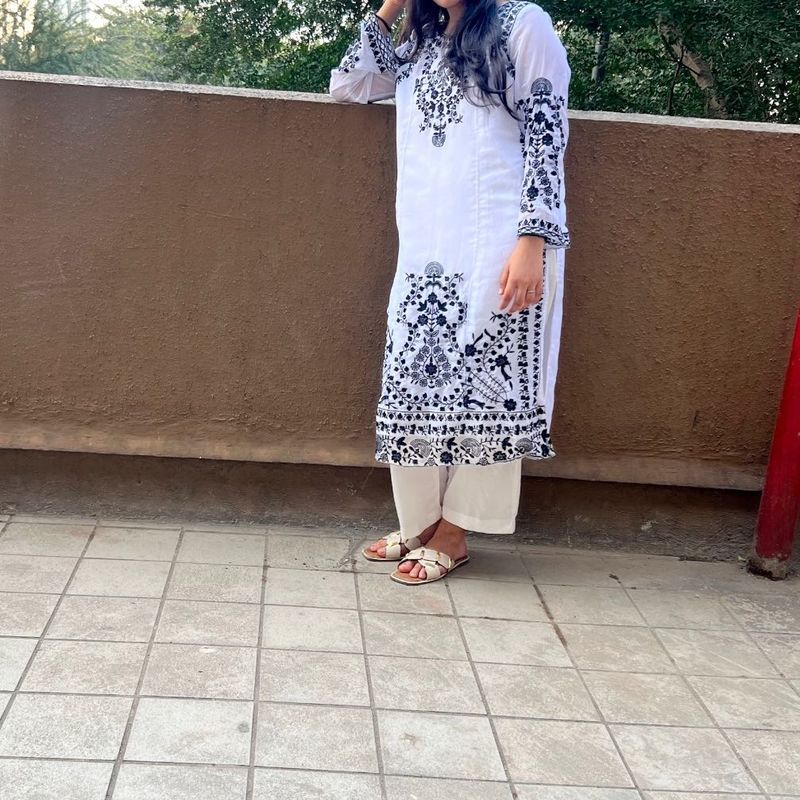 Elegant White Embroidered Kurta