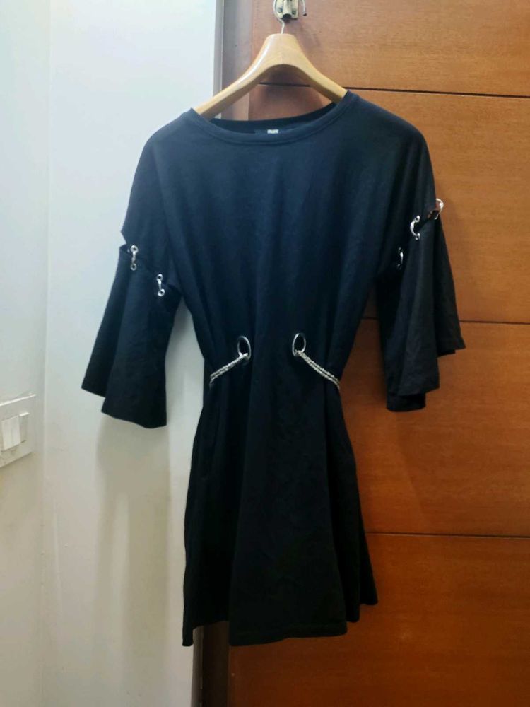 Black Dress with Ring Detail🖤