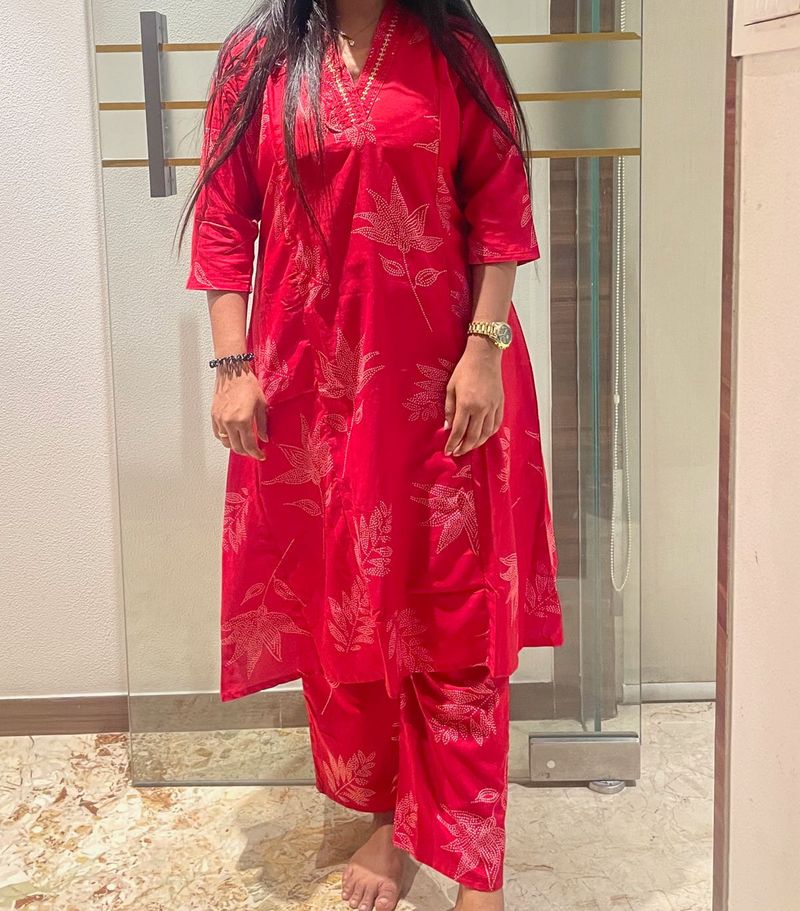 Elegant Red Floral Print Kurta Set