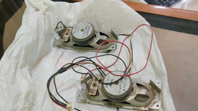 2 Sony Speakers