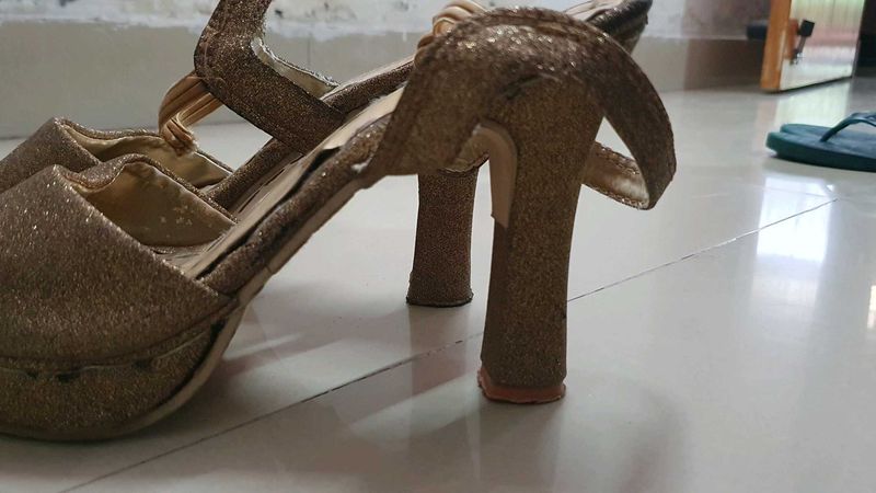 Golden Heels Block 5 Inches