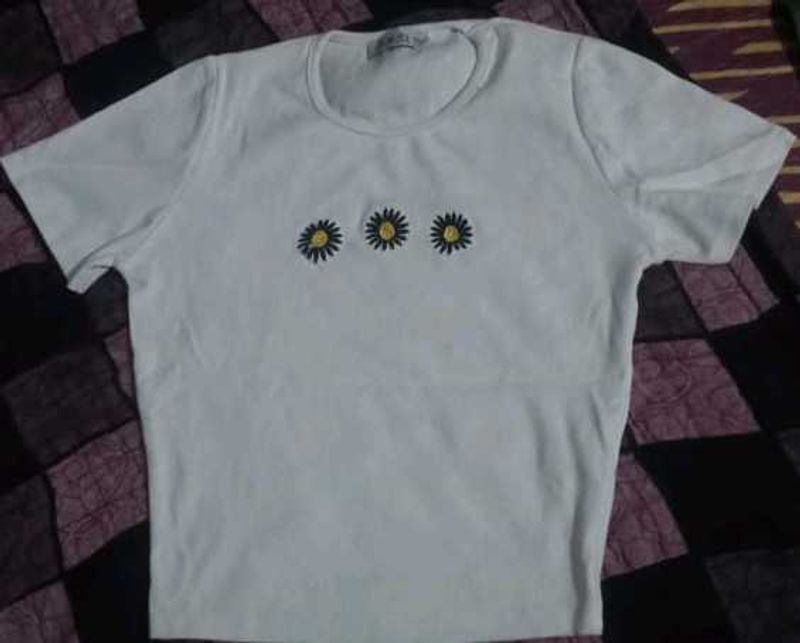 Daisy Embroidered White Tee